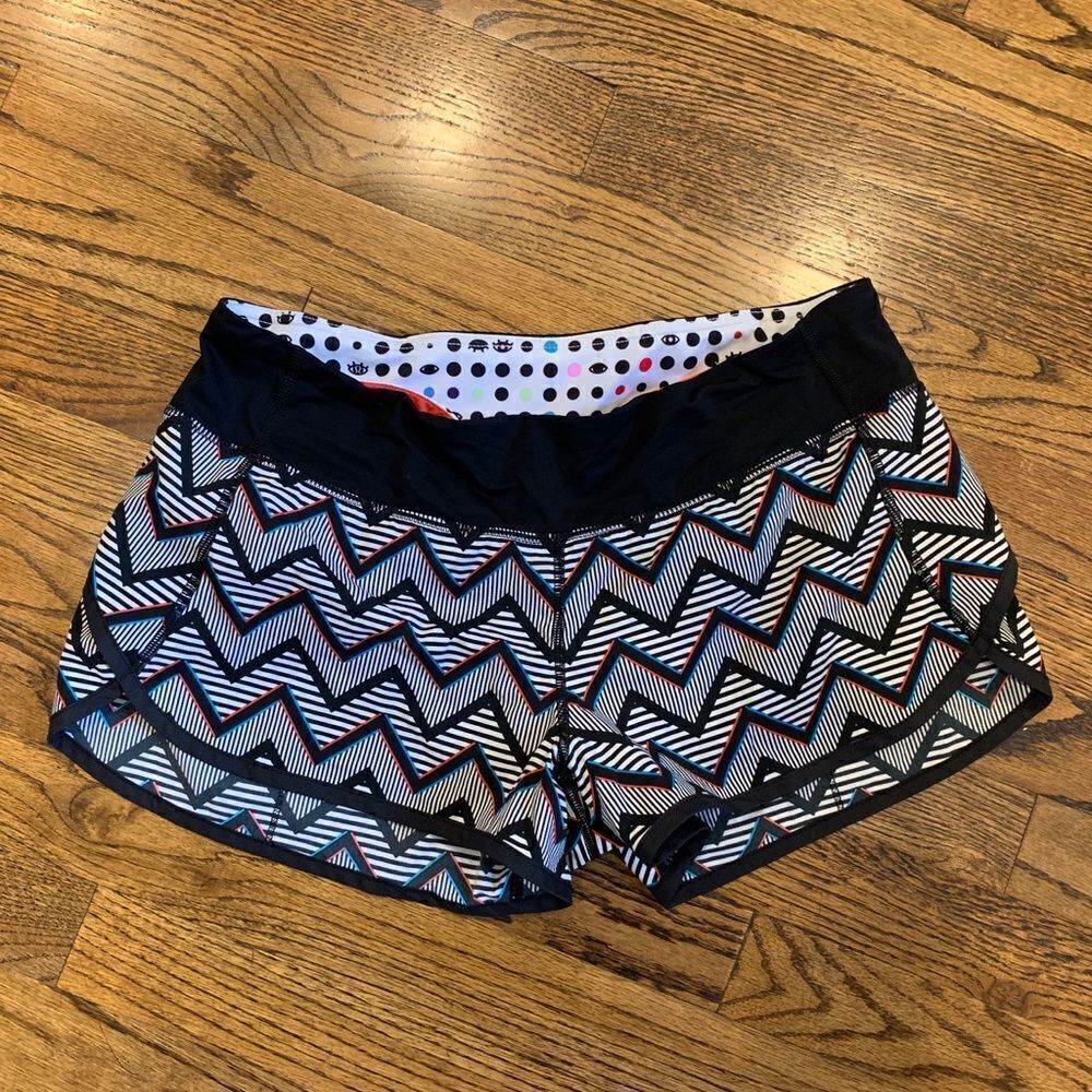 LULULEMON Rare Sea Wheeze Chevron Shorts Black 8